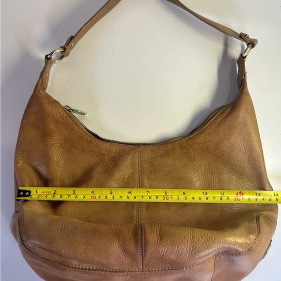 Vintage Liz Claiborne Tan Leather Hobo Shoulder Bag. Classic tan genuine leather - Picture 7 of 16